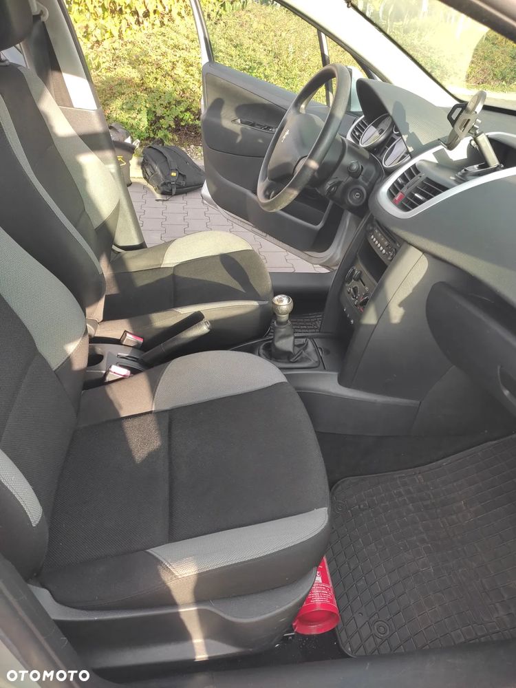 Peugeot 207 - 8