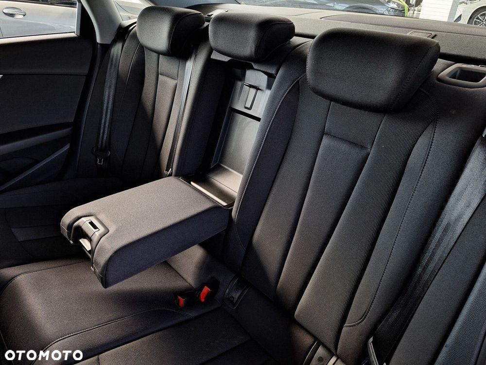 Audi A4 Limousine - 18
