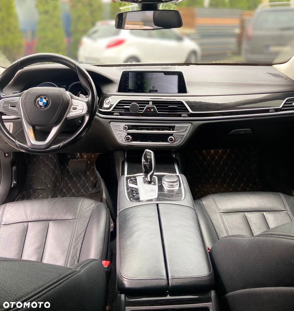 BMW Seria 7 740e iPerformance - 16