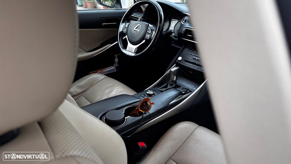Lexus IS 300H Luxury - 22