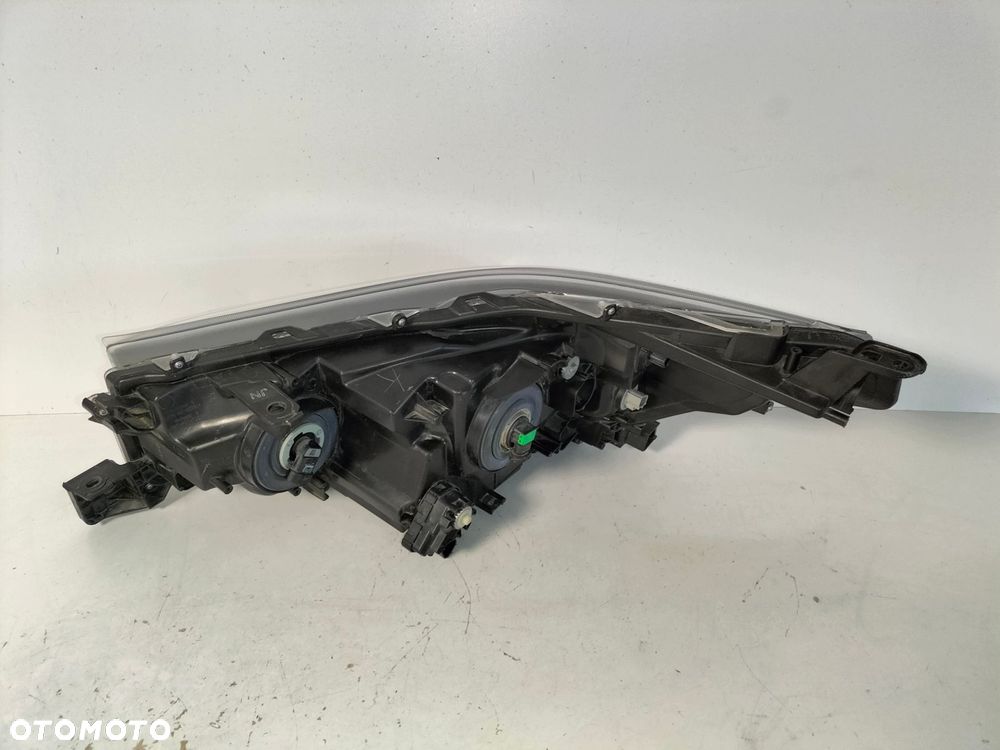 lampa przednia reflektor prawa toyota hilux viii lift 20- - 5