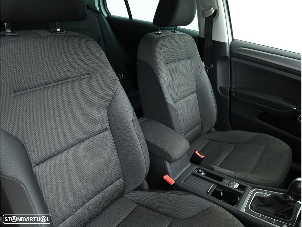 VW Golf 1.0 TSI R-Line DSG - 19