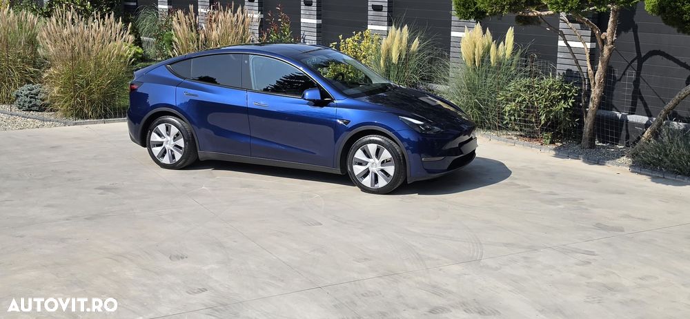 Tesla Model Y - 3