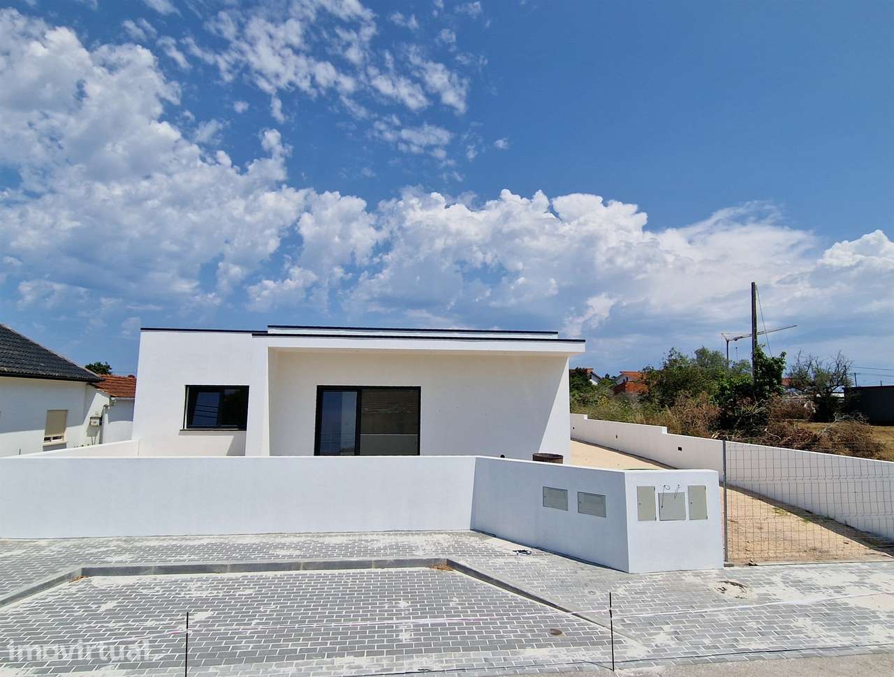 Moradia térrea T3 geminada por garagem - Grande imagem: 2/13