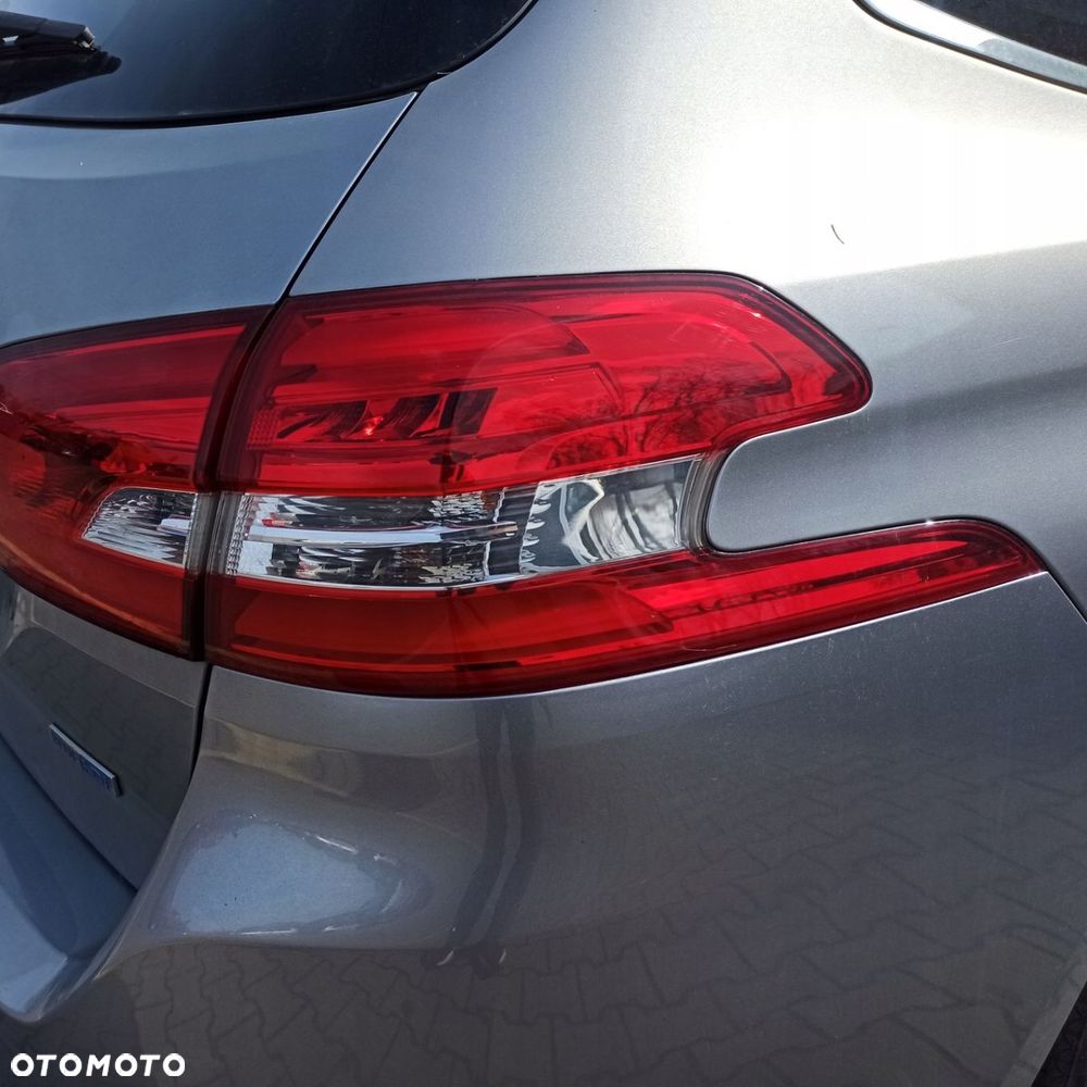 Peugeot 308 SW Lampa prawy tył na błotniku KCAC