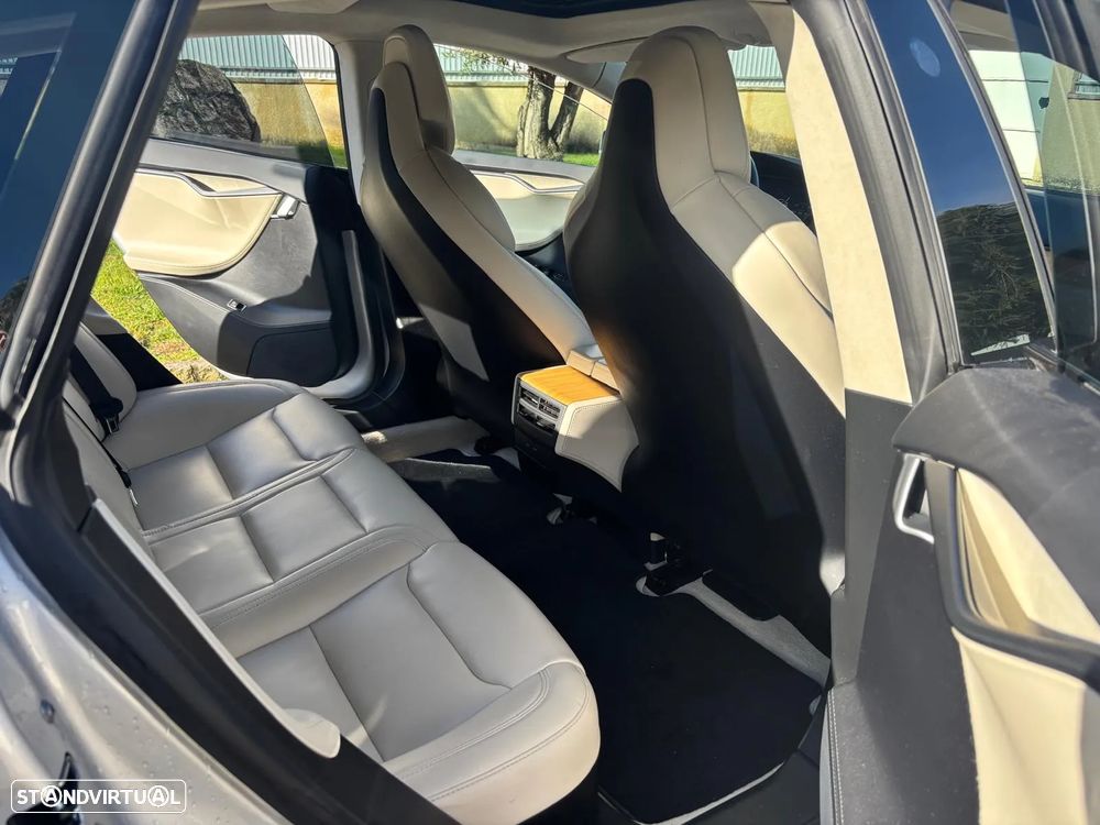 Tesla Model S 75D - 12