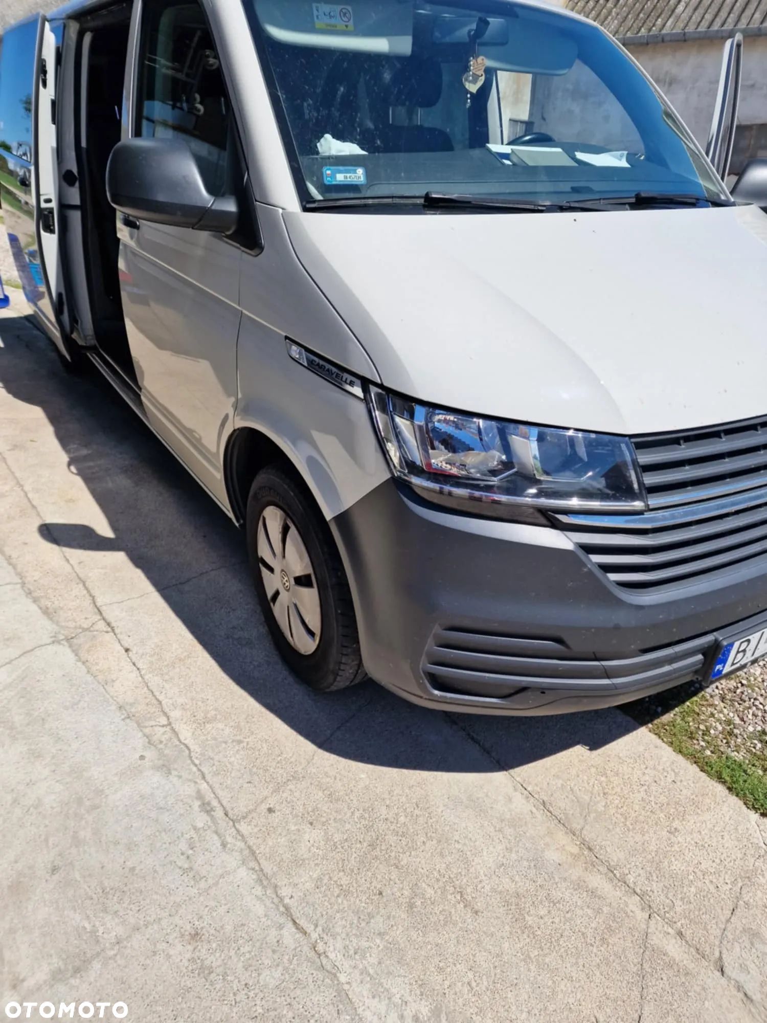 Volkswagen Caravelle - 1