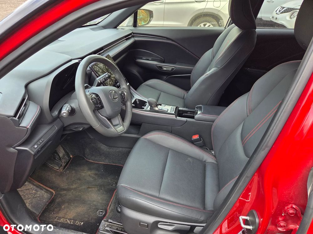 Lexus LBX FWD Emotion - 16