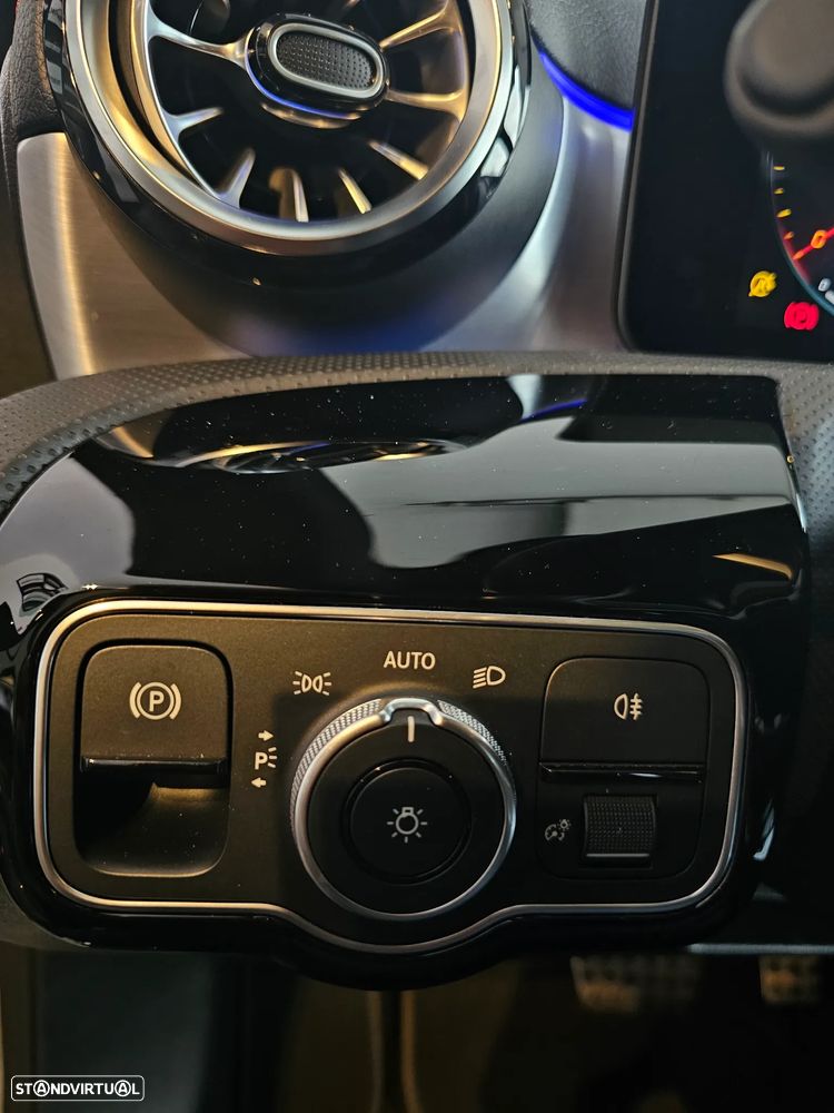 Mercedes-Benz CLA 180 7G-DCT AMG Line - 33