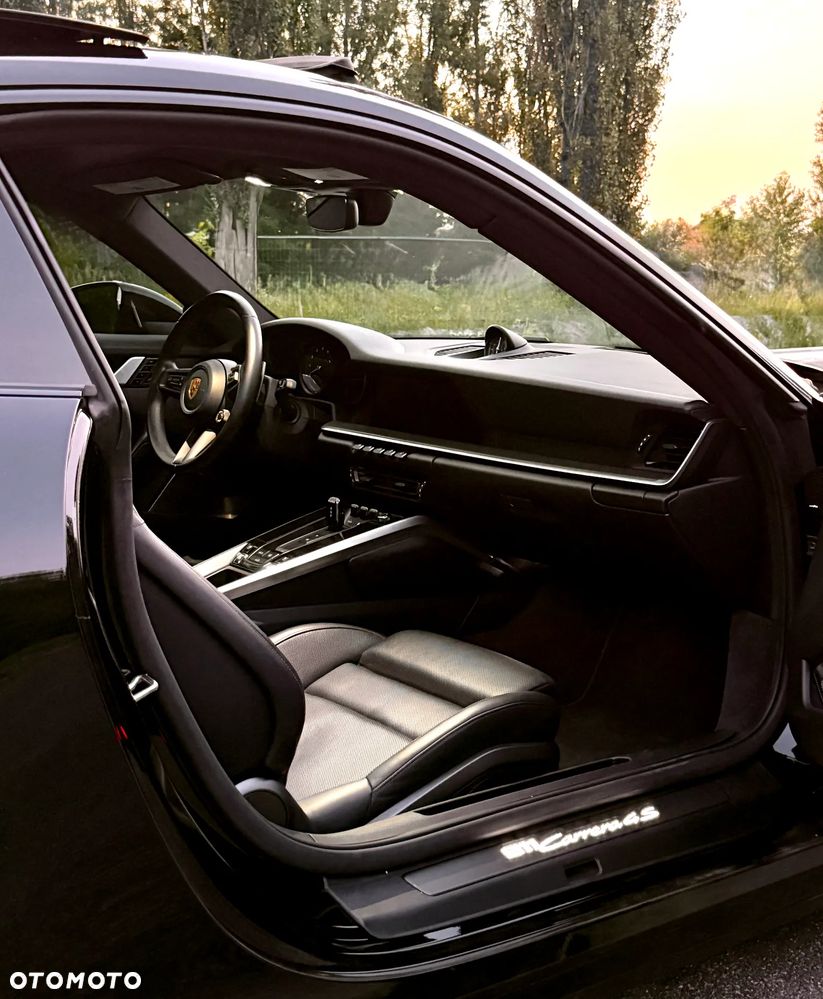 Porsche 911 Carrera 4S - 28