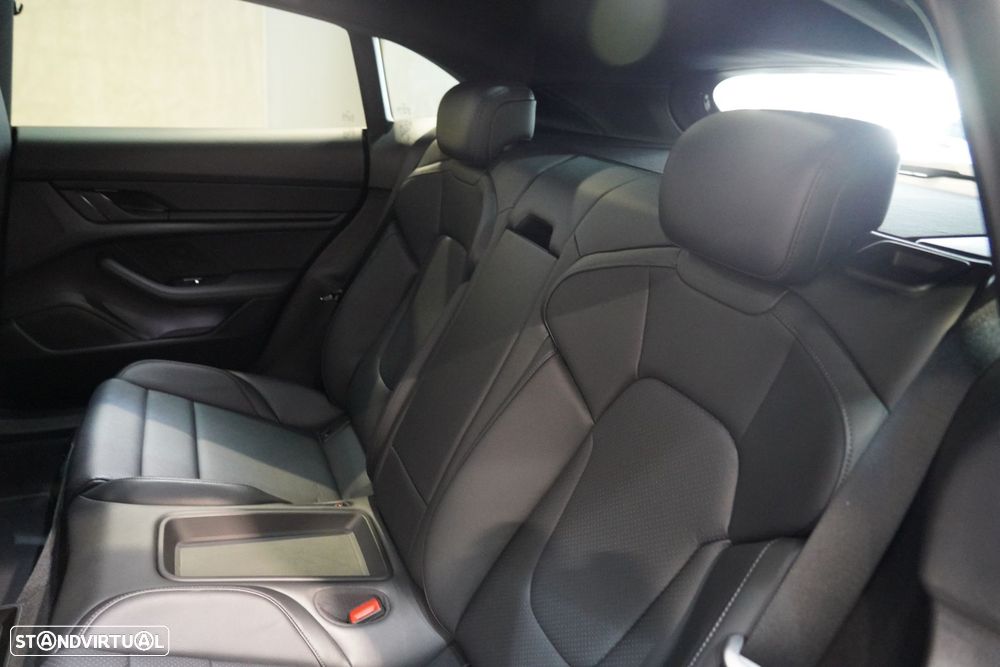 Porsche Taycan Cross Turismo 4 - 33