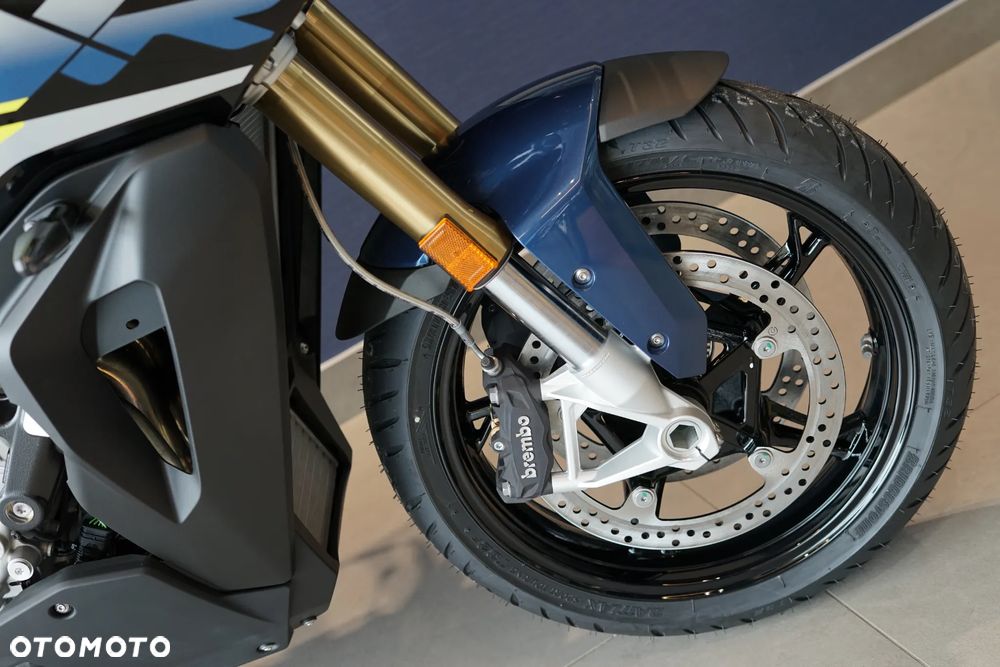 BMW S - 32