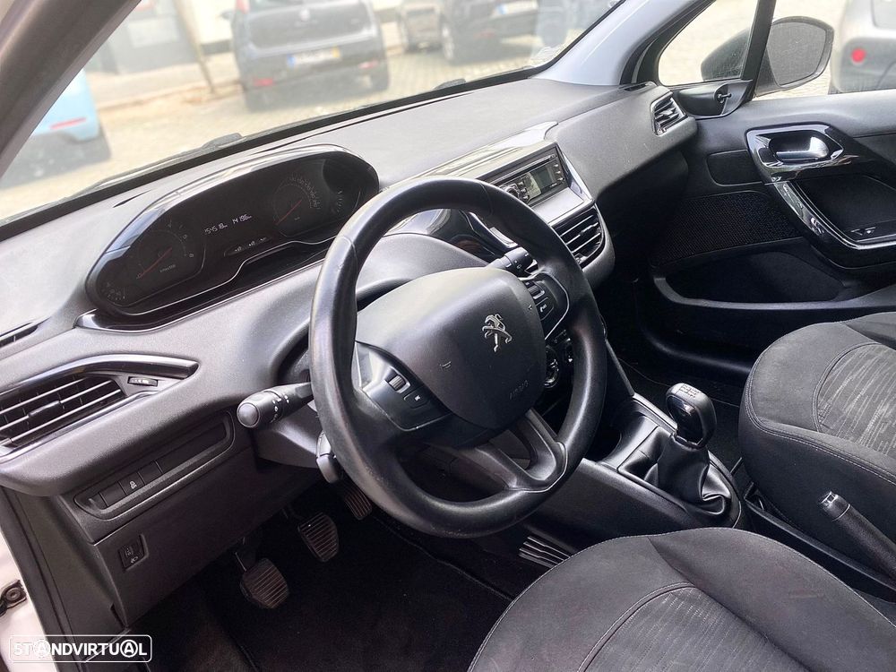 Peugeot 208 1.4 HDi - 12