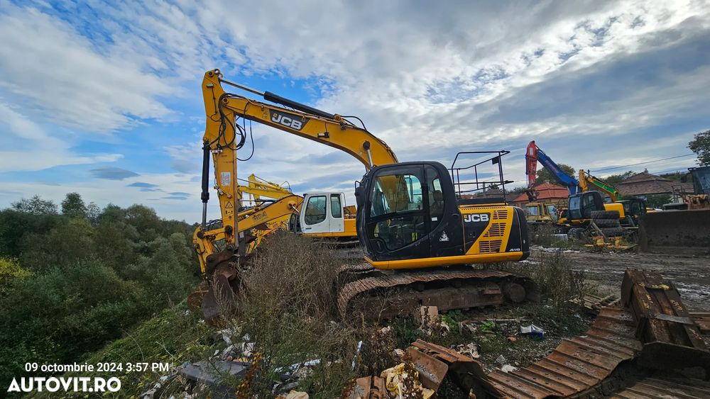 JCB JS 145 Excavator pe senile - 11