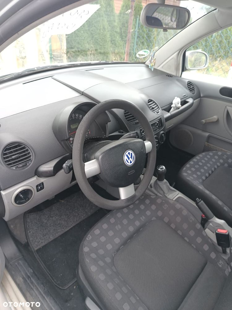 Volkswagen New Beetle - 9