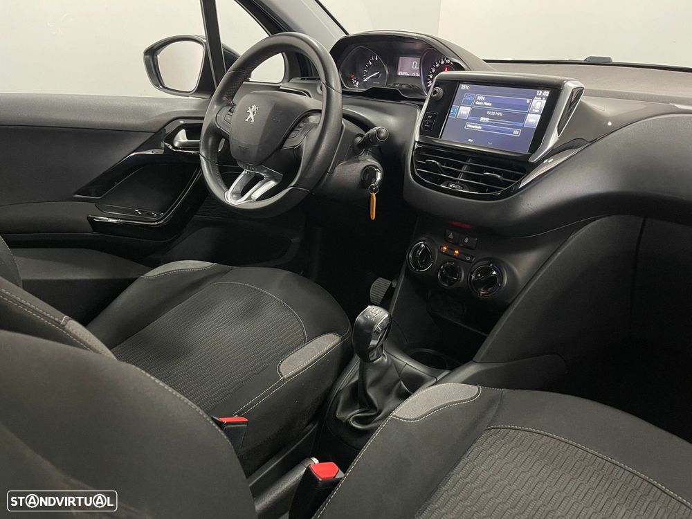 Peugeot 208 1.2 PureTech Style - 24