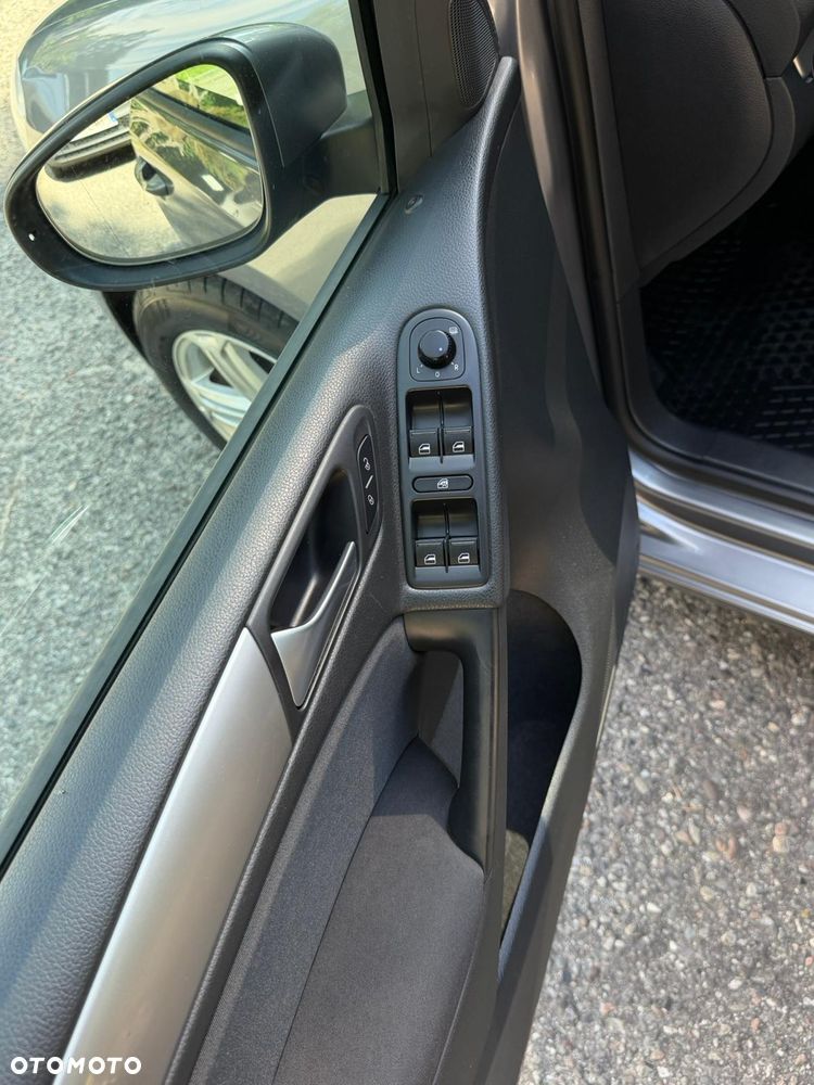 Volkswagen Golf - 24