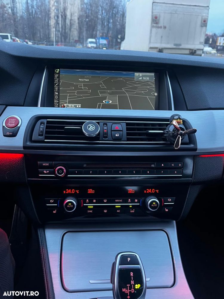 BMW Seria 5 525d xDrive - 14