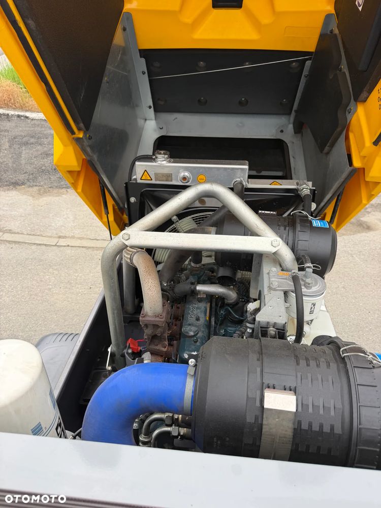Atlas Copco XAS88 Kompresor Śrubowy. 738 mtg. 2021rok. Sprężarka 5,4m3. Przyczepka jezdna do rejestracji jako pojazd. Regulacja ciśnienia bar od 1-7. Silnik Kubota 4cylindry. 50km. Potężna moc. Sprowadzony z Norwegii. Maszyna jak Nowa z Salonu! Okazja. Zadbana Maszyna. Dokumenty, książka. Opony nówki! Zero zużycia potężna moc. Chłodnica Cyklonowa (osuszacz) !!! - 28