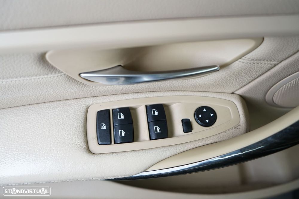 BMW 320 d Line Luxury - 22