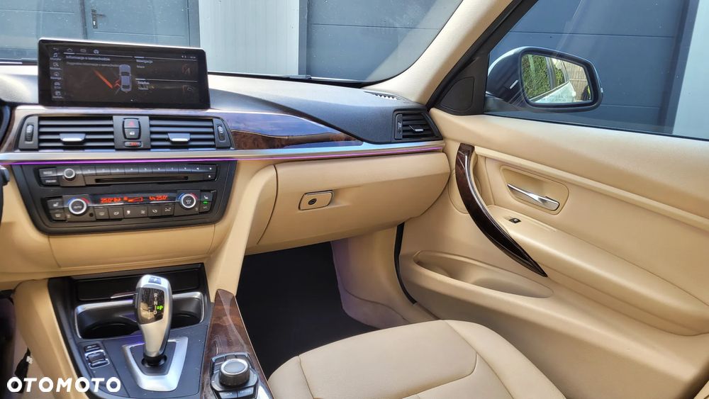 BMW Seria 3 328i xDrive - 16