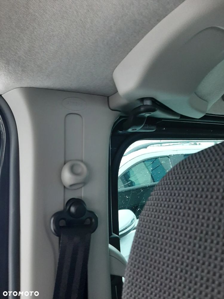Renault Trafic 2.0 dCi - 13