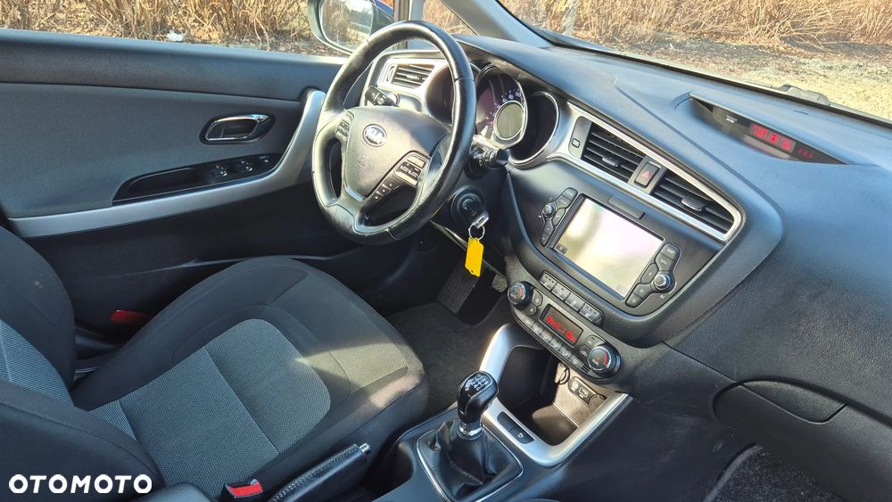 Kia Ceed 1.6 CRDi 136 ISG Dream Team Edition - 29