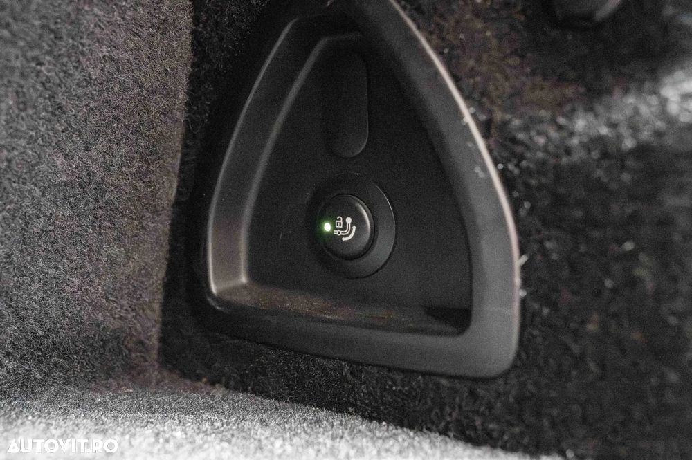BMW Seria 3 330e Aut. M Sport - 28