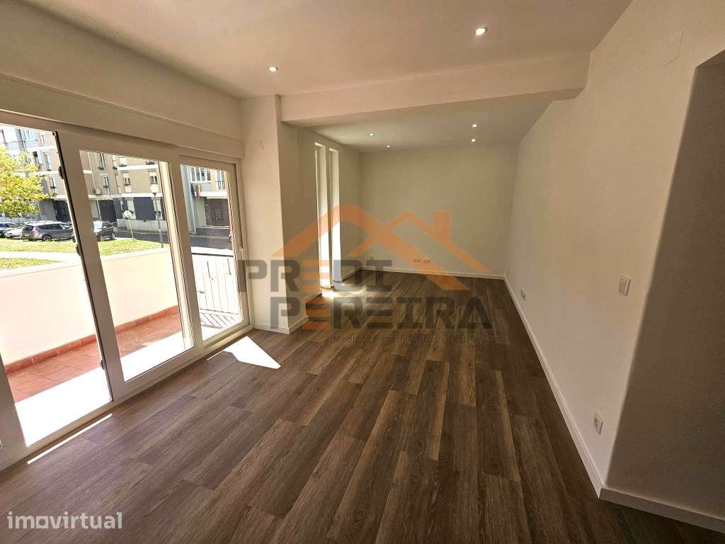 Situado nos Olivais, T4 totalmente remodelado. - Grande imagem: 2/32