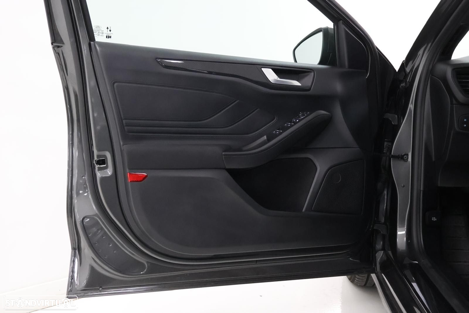 Ford Focus SW 1.0 EcoBoost MHEV ST-Line - 11