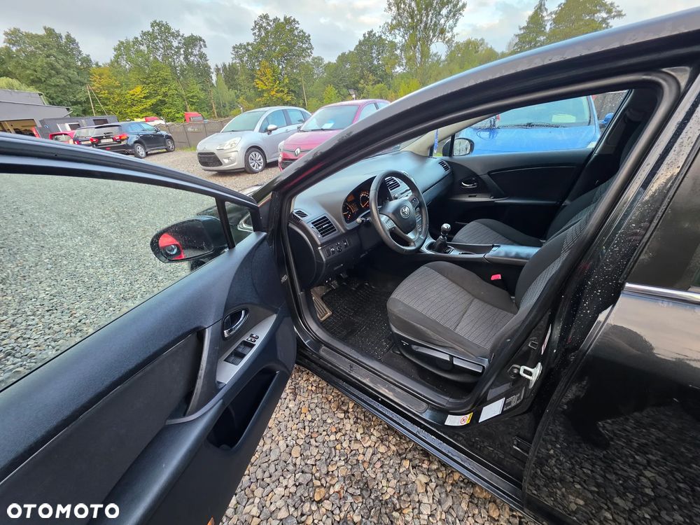 Toyota Avensis - 10