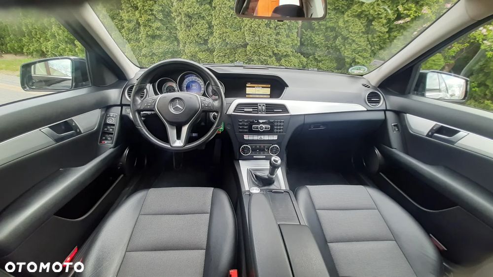 Mercedes-Benz Klasa C 180 CGI BlueEFFICIENCY Avantgarde - 20