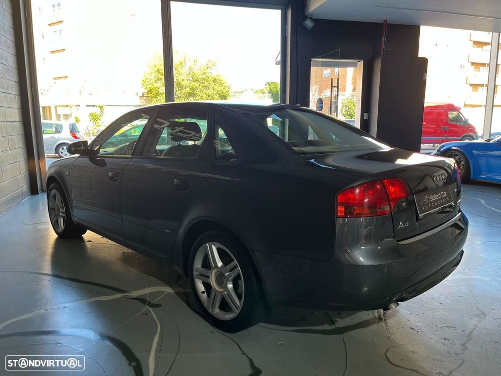 Audi A4 2.0 TDI S-line - 4