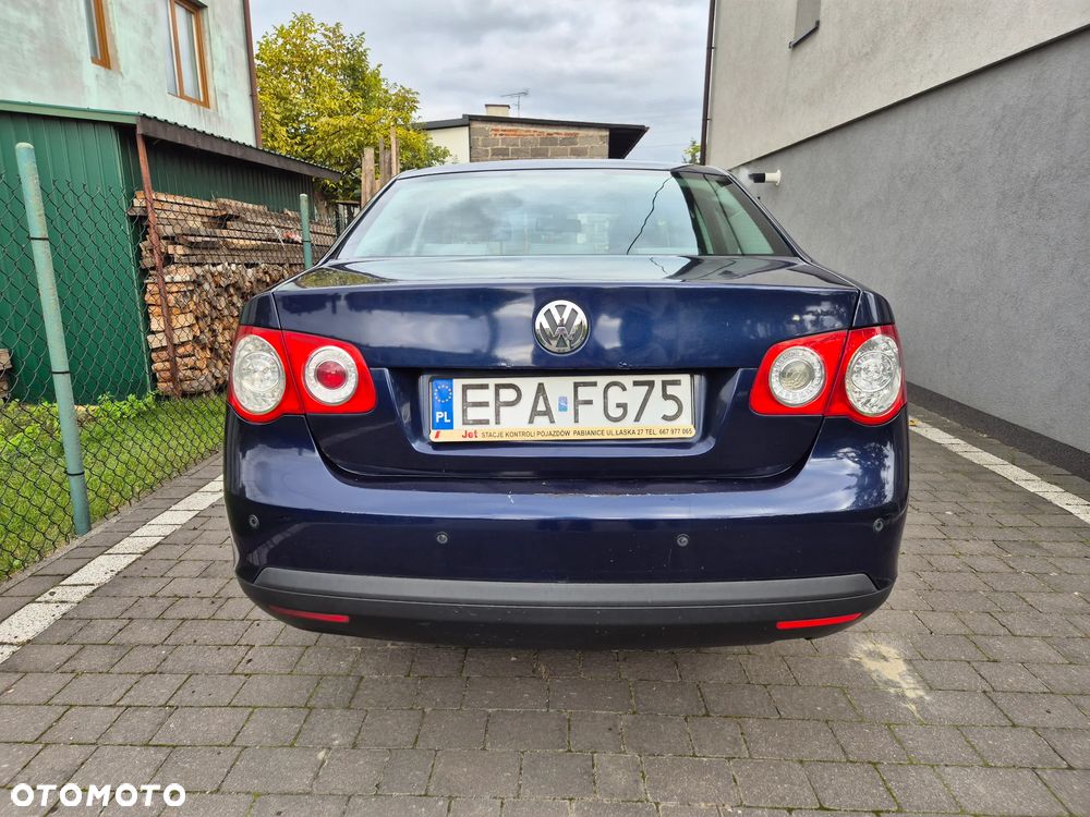 Volkswagen Jetta - 5