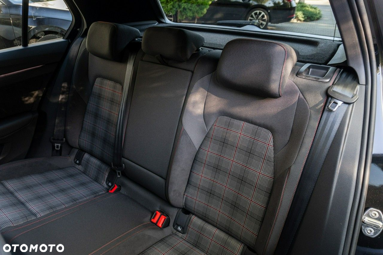 Volkswagen Golf - 23