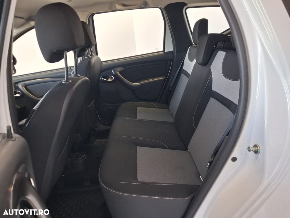 Dacia Duster 1.6 4x2 Laureate - 8