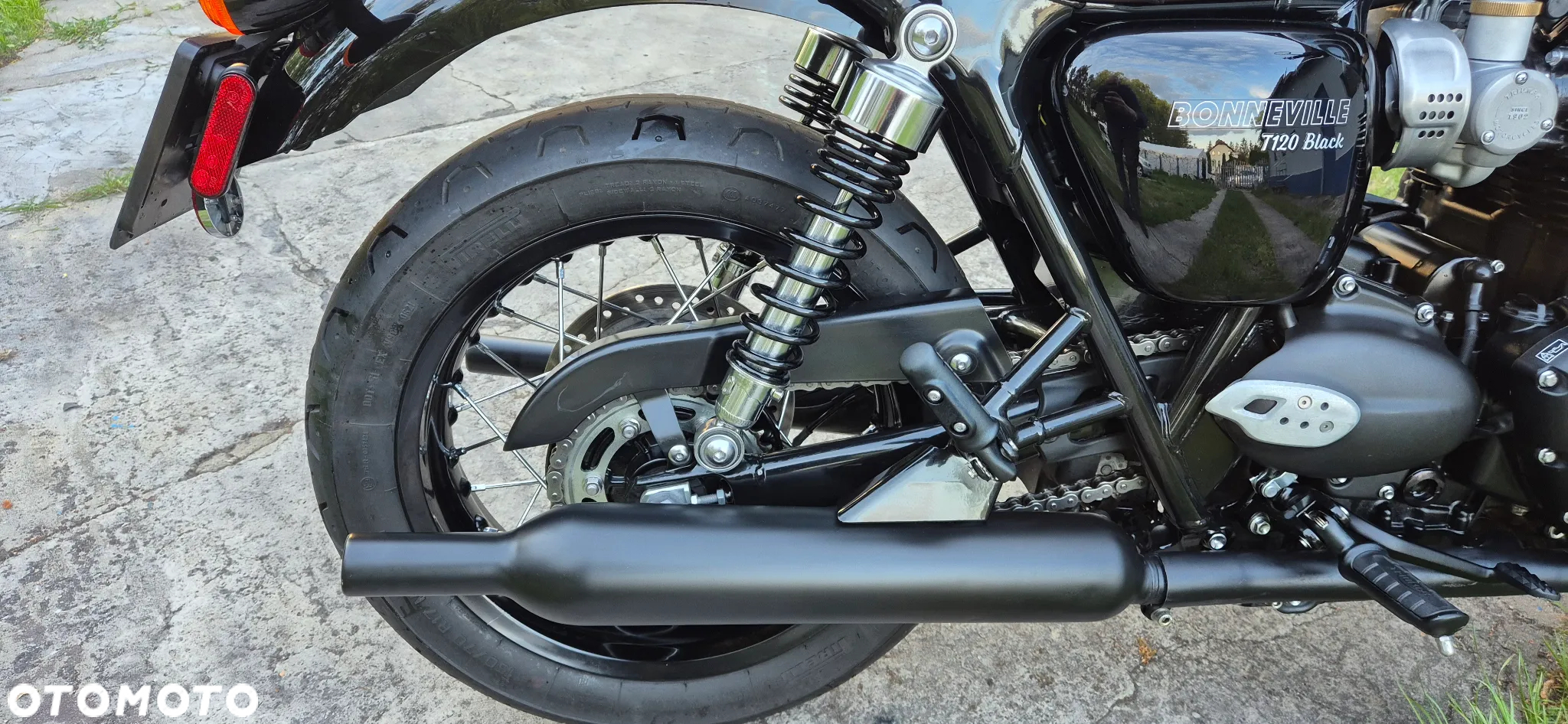 Triumph Bonneville - 9