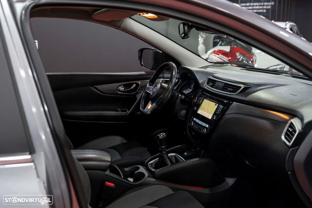 Nissan Qashqai 1.3 DIG-T N-Connecta J18 - 19