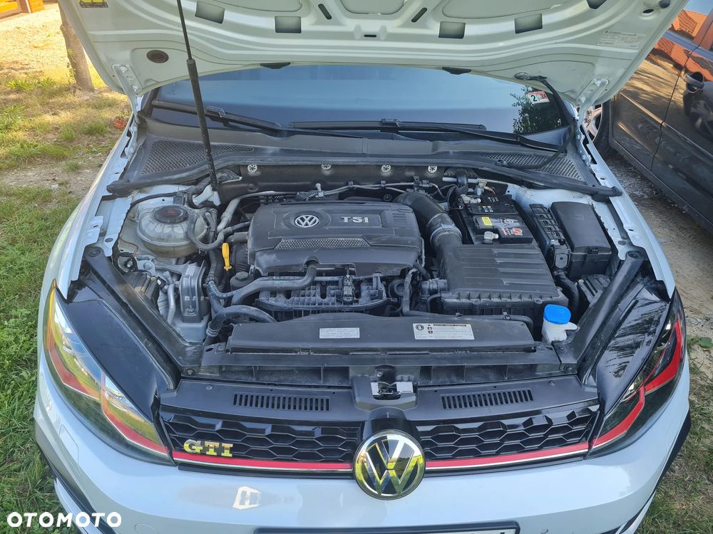 Volkswagen Golf GTI (BlueMotion Technology) DSG Performance - 17