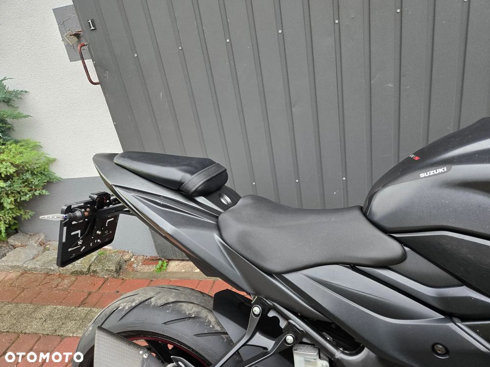 Suzuki GSX - 22