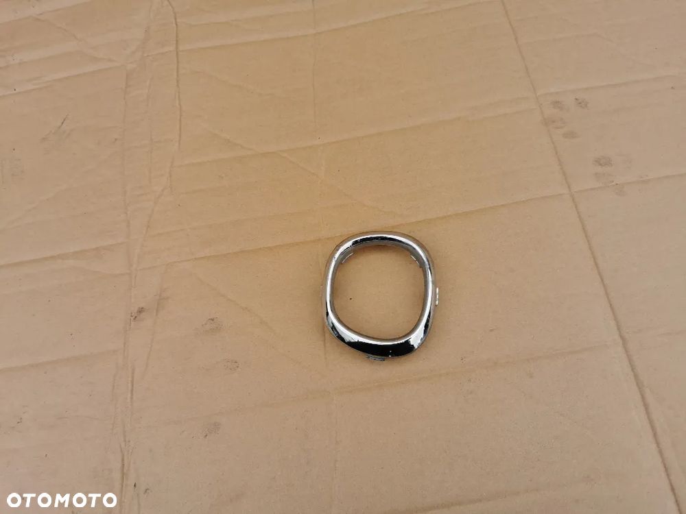 RAMKA CHROM HALOGENU PRAWY KIA PICANTO GT 86566-G6310 - 2