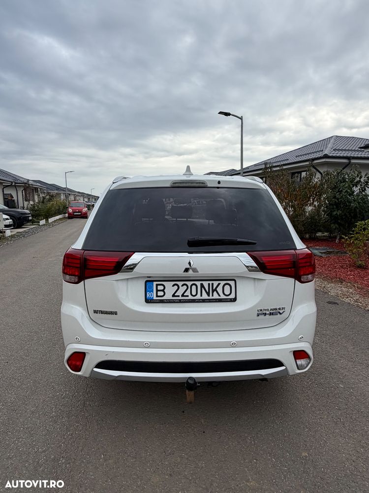 Mitsubishi Outlander 2.0 4WD Plug-In Hybrid - 15
