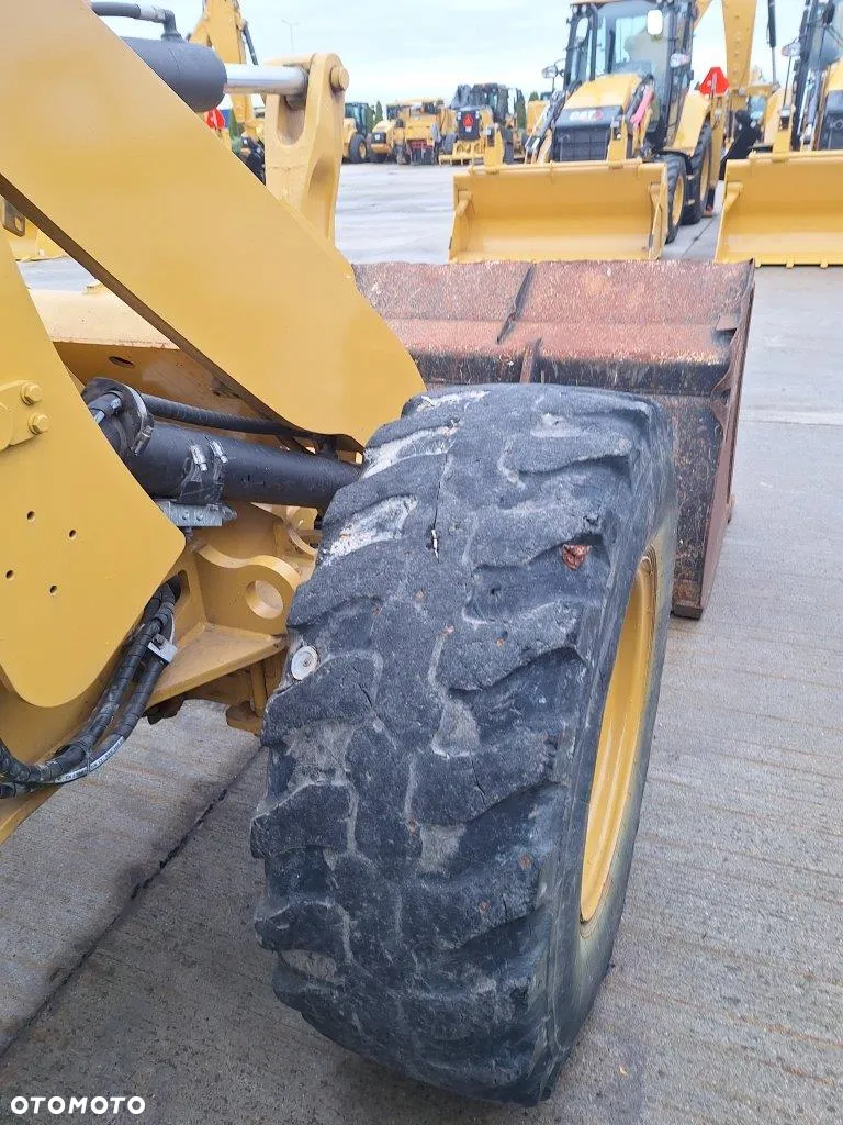Caterpillar 908M - 11
