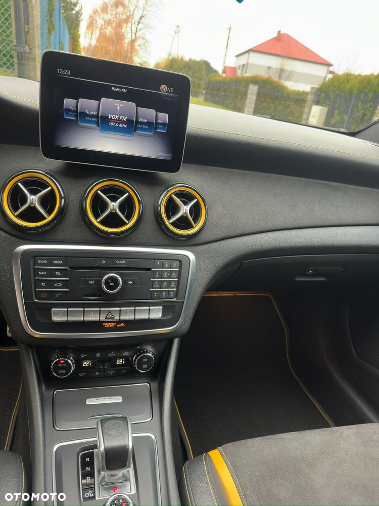 Mercedes-Benz CLA AMG 45 4Matic AMG Speedshift 7G-DCT Yellow Night Edition - 31