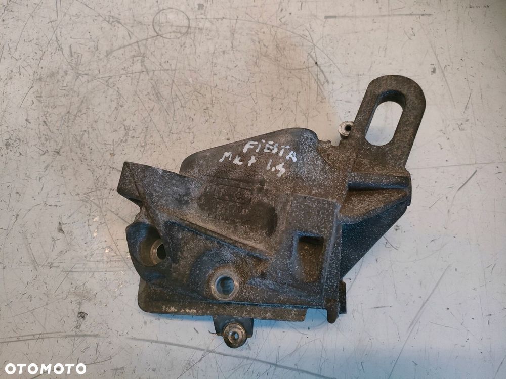 FORD FIESTA MK7 1.4 B 09- ŁAPA WSPORNIK SILNIKA 8A666F001DB - 3