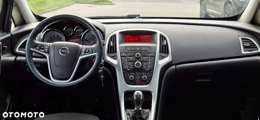 Opel Astra 1.6 Turbo Innovation - 11