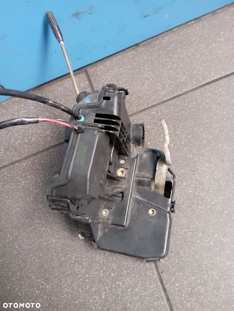 Zamek drzwi lewy przód Mercedes W203 004133112631 - 2