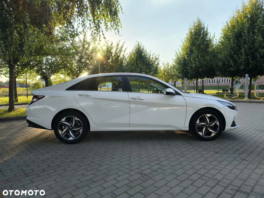 Hyundai Elantra 1.6 Executive CVT - 8