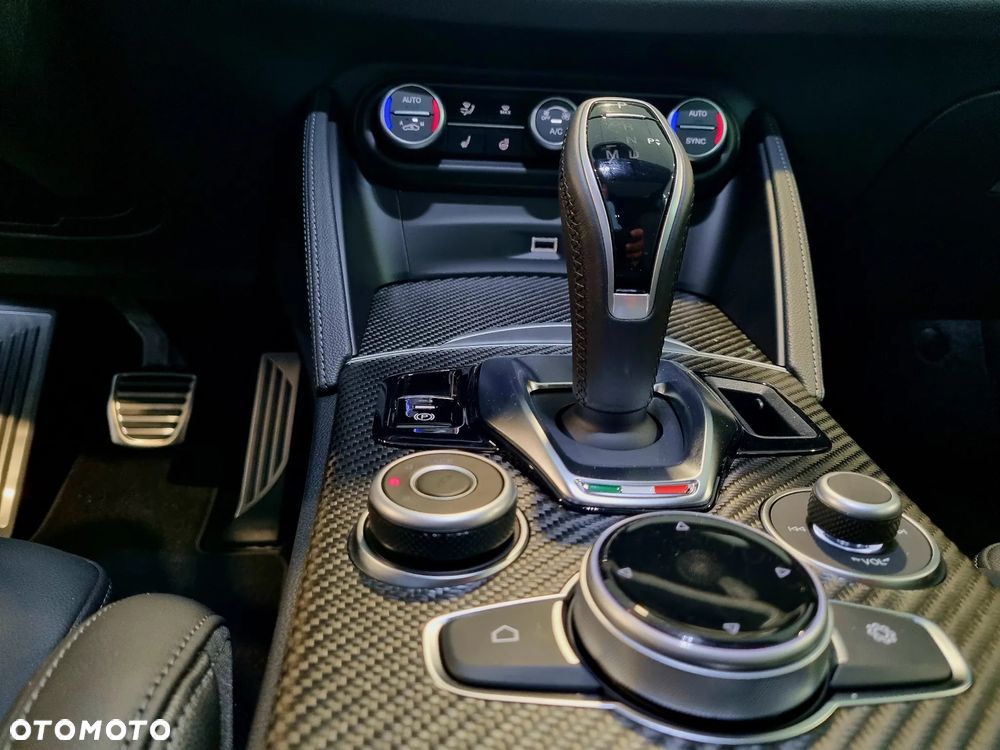 Alfa Romeo Stelvio - 12