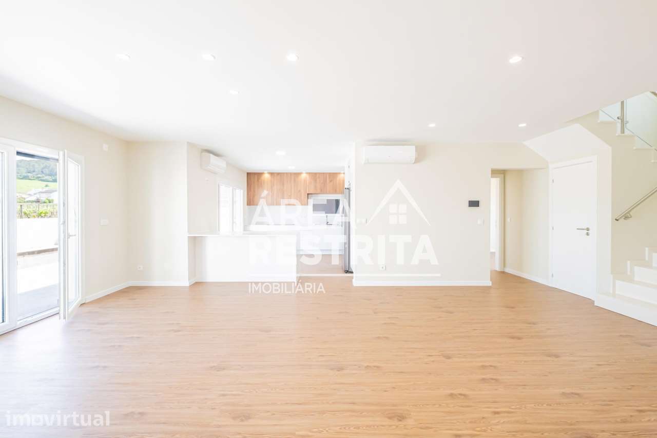 Moradia T4 Isolada com Piscina, Suite e Garagem  em Azeitão - Grande imagem: 3/59